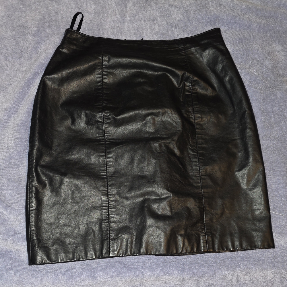 Byrnes & Baker 100% Black Leather Skirt